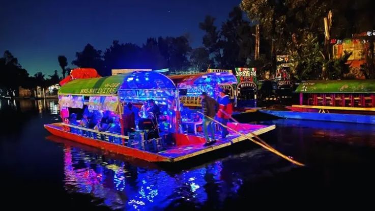 Xochimilco, Neon Party